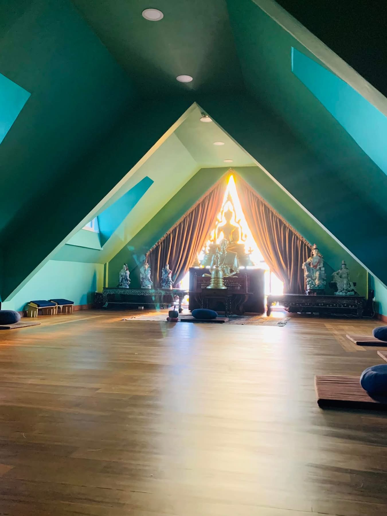Meditation and Buddhist practice at Buddhaguna Buddhist Temple